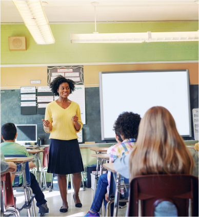 maitresse devant une classe
